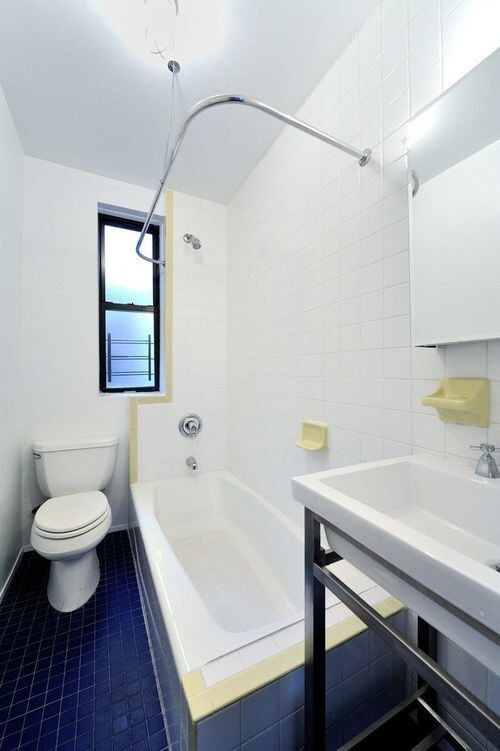 Building Photo - 305 W 12th St