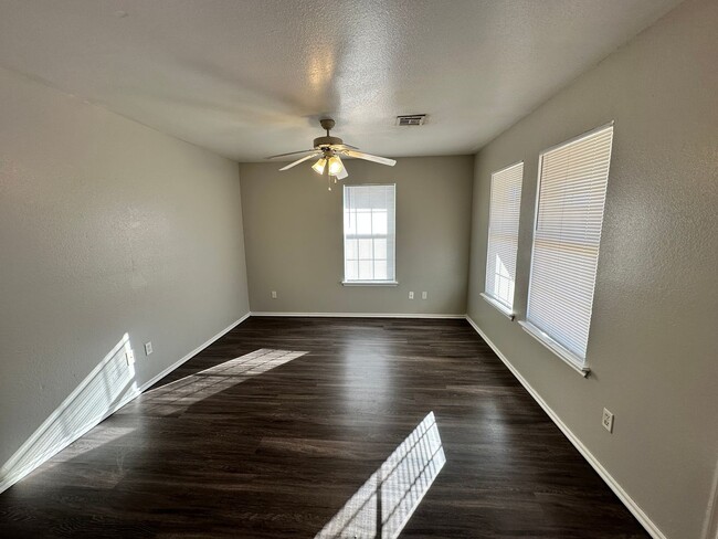 Building Photo - Remodeled 4 bed 2 bath in Midwest City