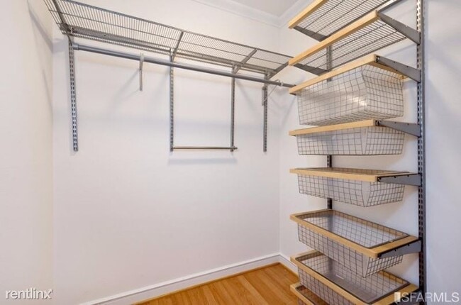 Building Photo - Studio, 1 bath Condo - 930 Pine St