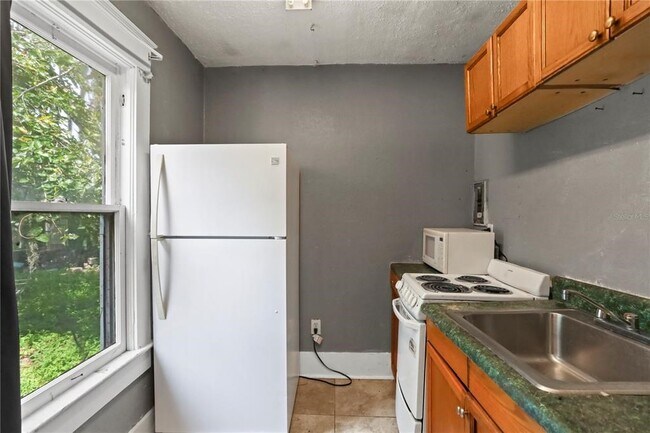 Building Photo - 610 S Ridgewood Ave