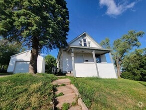Building Photo - 510 N 8th Ave W