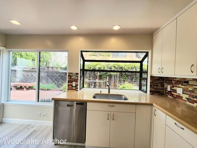 Building Photo - 2 br, 2 bath House - 3 Lido Circle