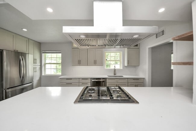 Building Photo - 4011 Ebbtide Dr