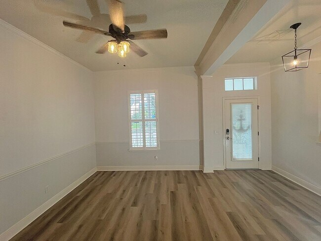 Building Photo - Updated 4 Bedroom, 2.5 bath in Waterfront,...