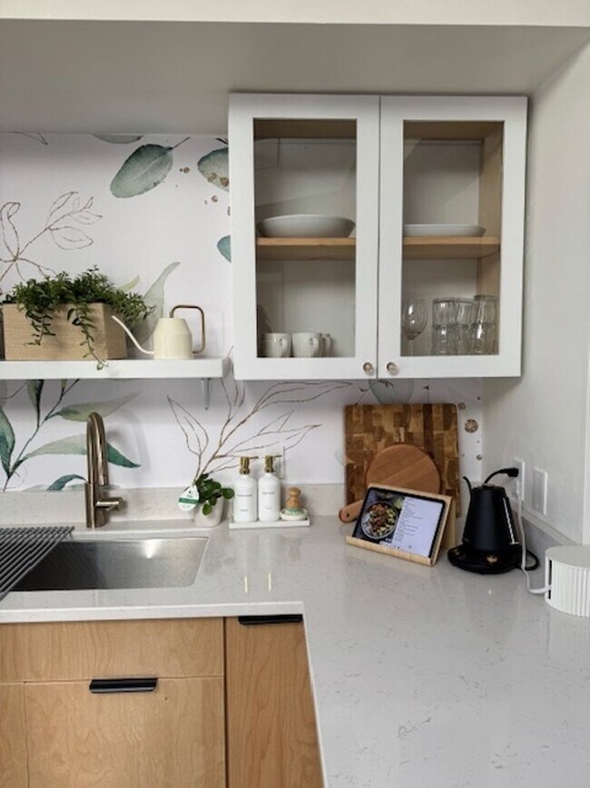 Building Photo - Charming 3BR Townhome in South Woodstock