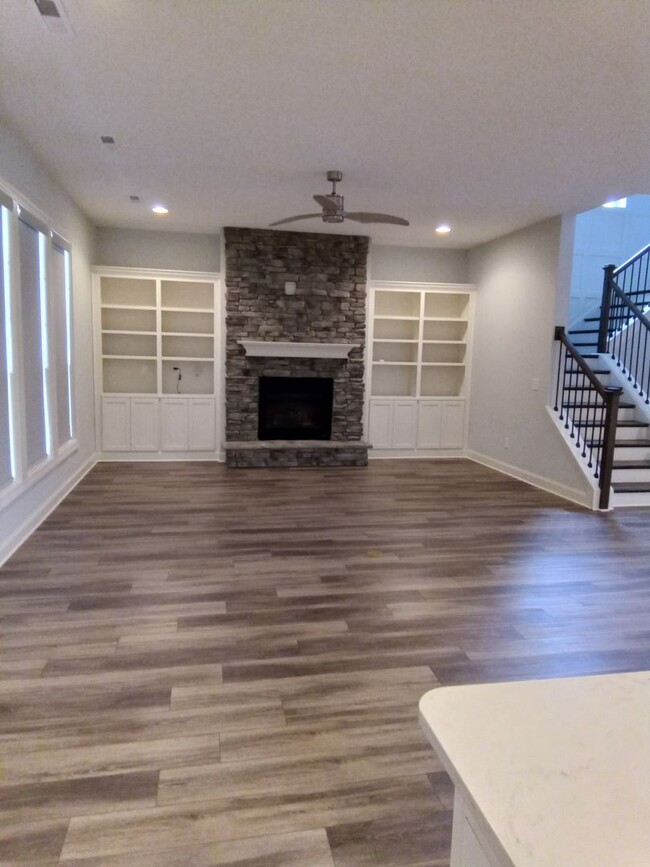 Building Photo - Knoxville 37932 - 4 bed, 3.5 bath home in ...
