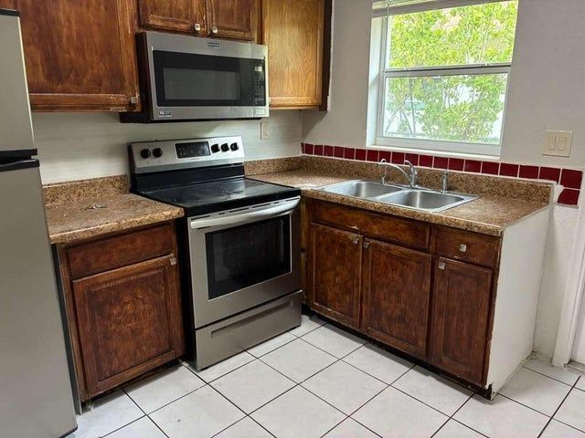 Foto del edificio - 1329 NW 8th Ave