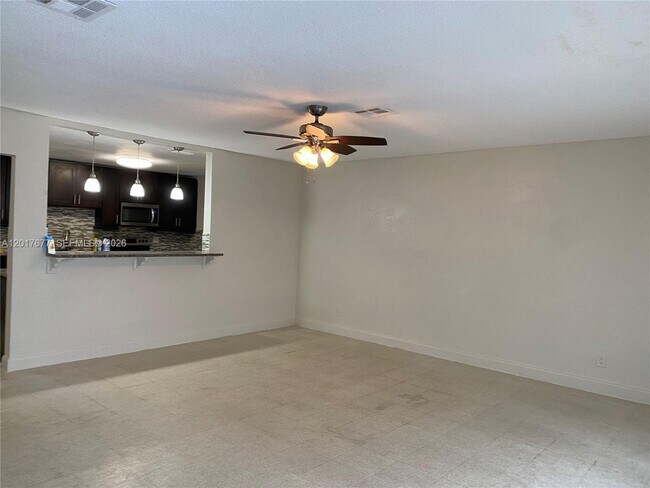 Foto del edificio - 18140 NW 18th Ave
