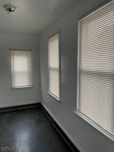Foto del edificio - 1112 Monmouth Ave
