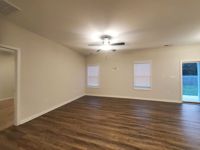 Building Photo - 20 Double Tree Lane ~ Stage Coach Estates~...