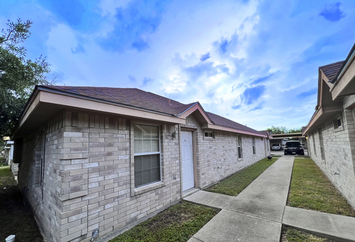 Primary Photo - 2223 Moonlight Ln