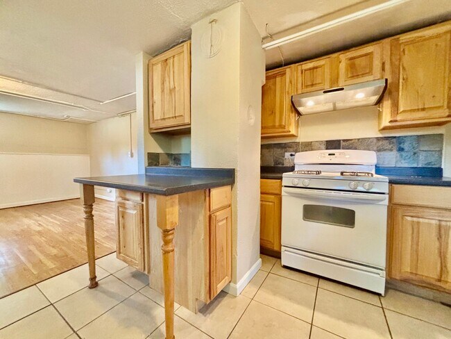 Building Photo - Cozy 2-Bed, 1-Bath Lower Level Apartment –...