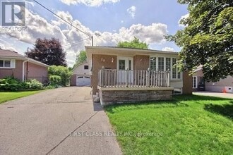 Building Photo - 28 Collins Crescent