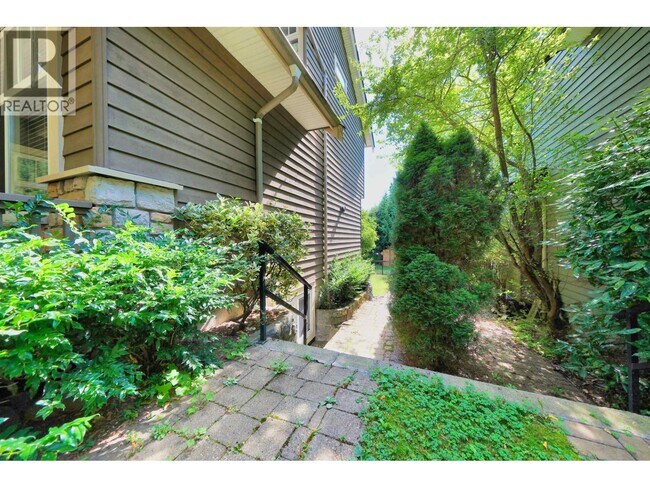 Photo du bâtiment - 1630 Lawson Ave