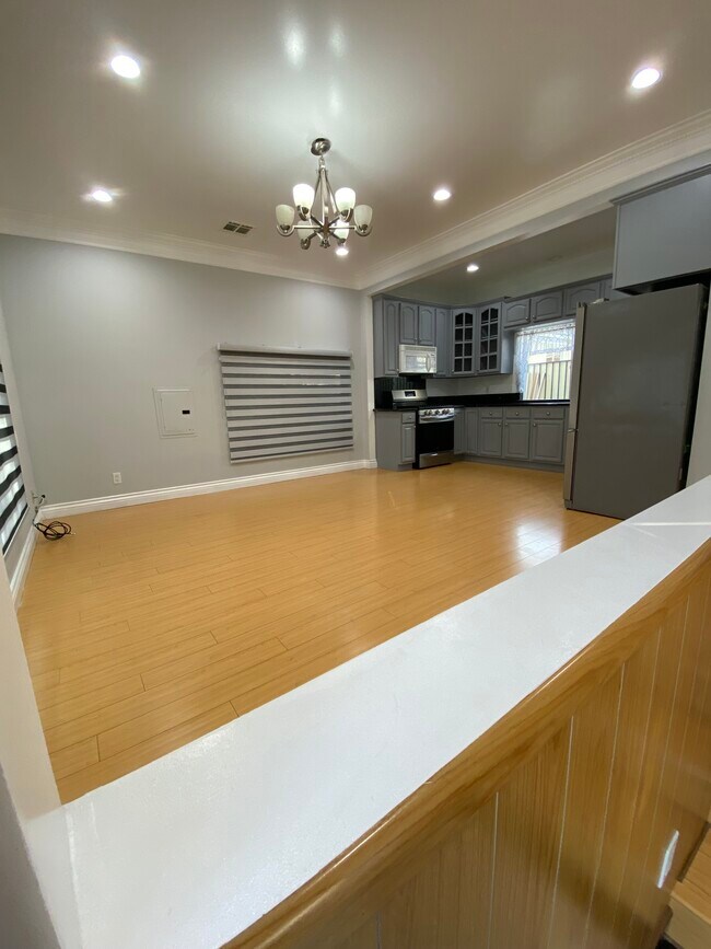 Foto del edificio - 1488 N Allen Ave
