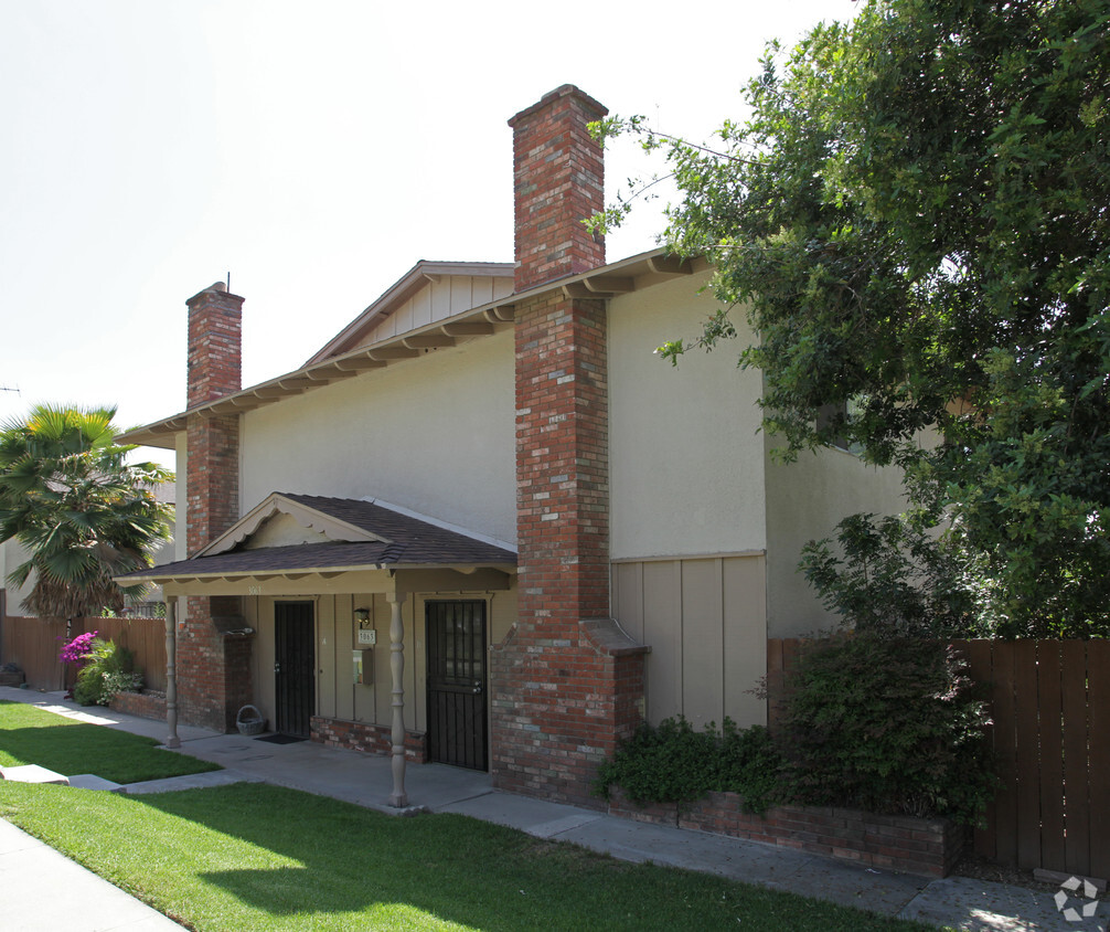 Foto del edificio - Fourplex