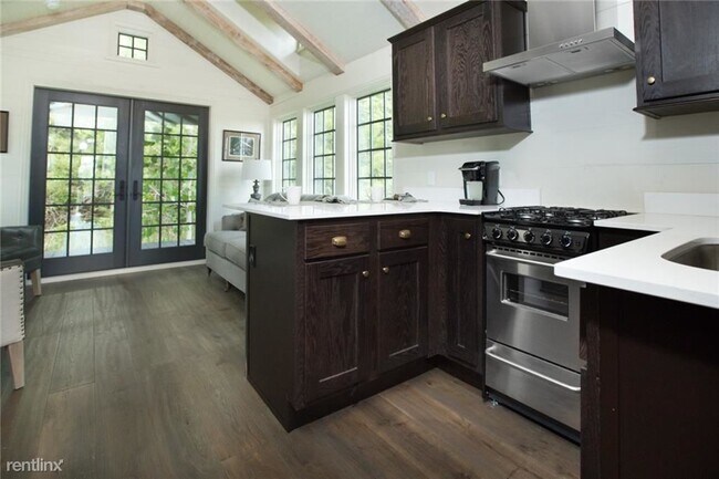 Foto del edificio - 2 br, 2 bath Condo - 87 Kingstown Rd Unit TH1