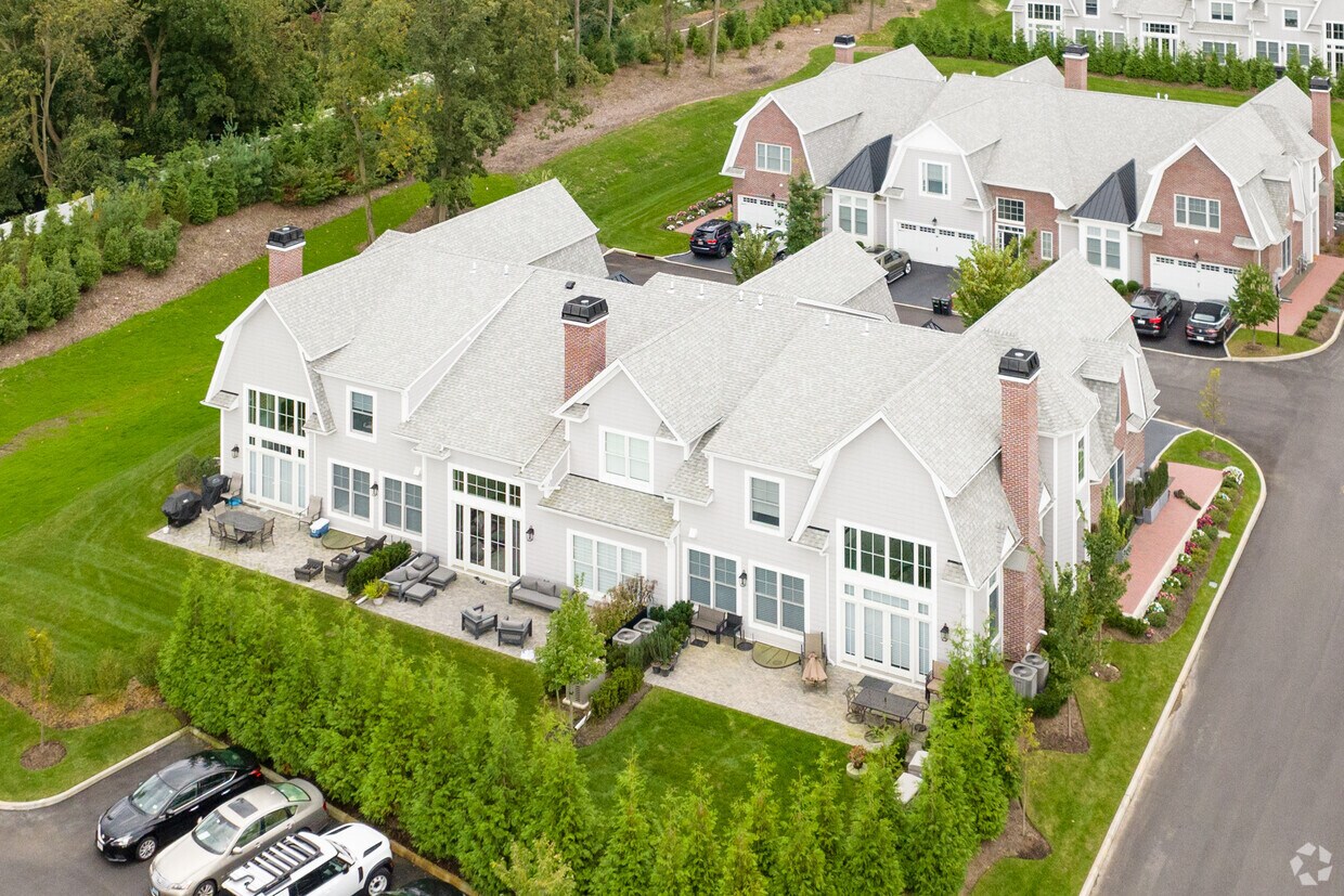 1130 West Jericho Turnpike - Kensington Estates
