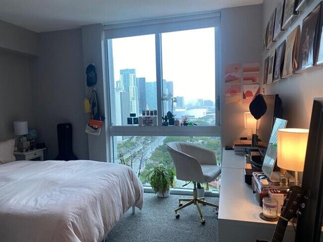 Foto del edificio - 325 S Biscayne Blvd