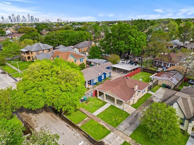 Foto del edificio - 5217 Claremont St