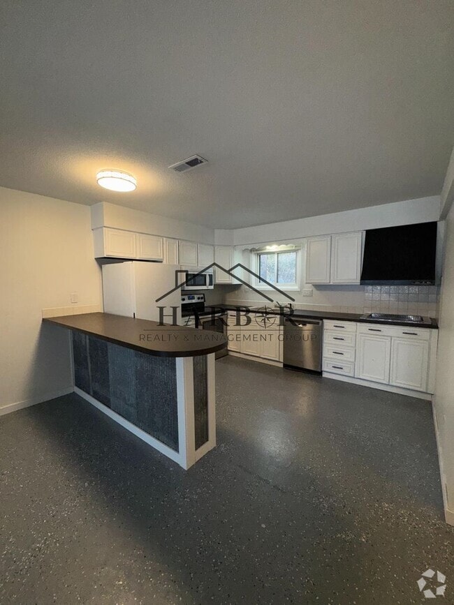 Building Photo - 823 Doran Dr