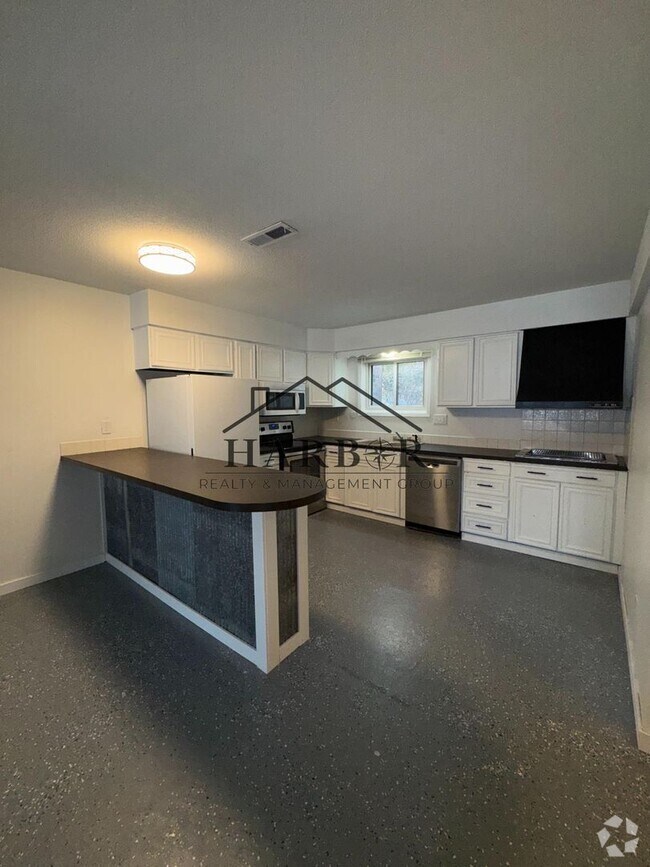 Building Photo - 823 Doran Dr