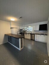Building Photo - 823 Doran Dr