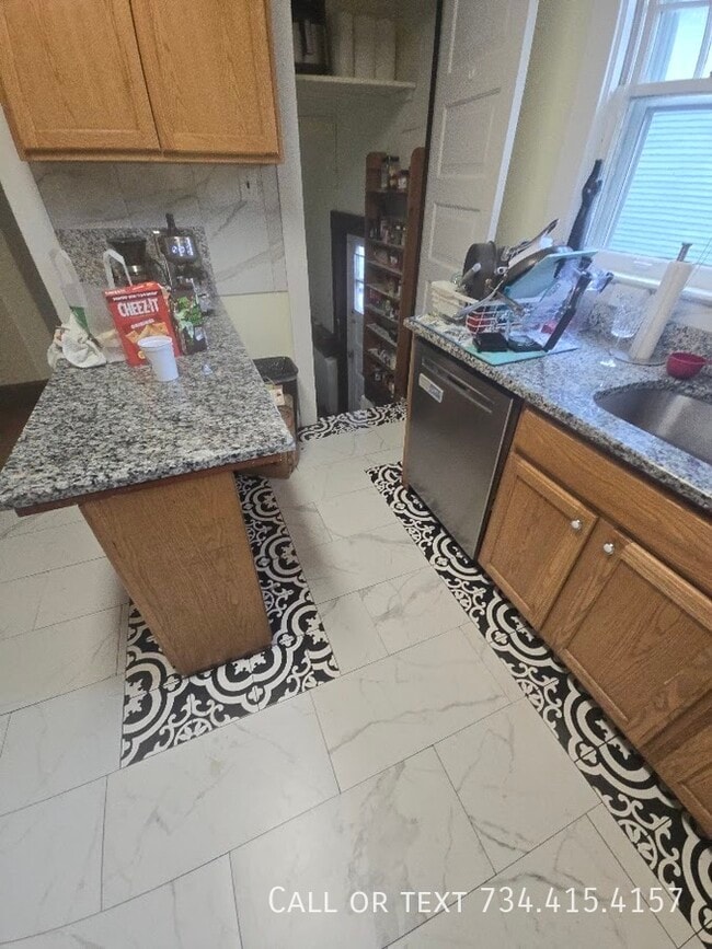 Photo - 818 Packard St House