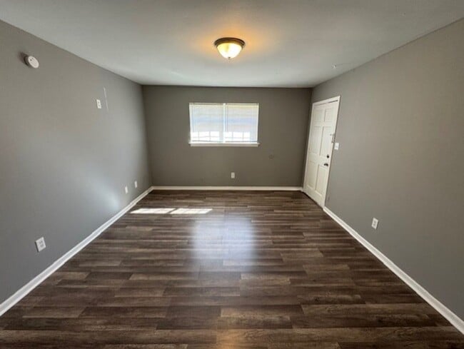 Building Photo - $0 SECURITY DEPOSIT MOVE IN SPECIAL THROUG...