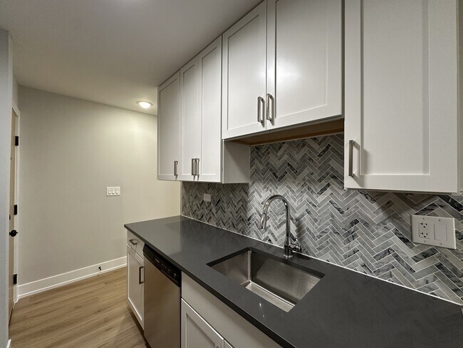 Building Photo - 535 W Aldine Ave