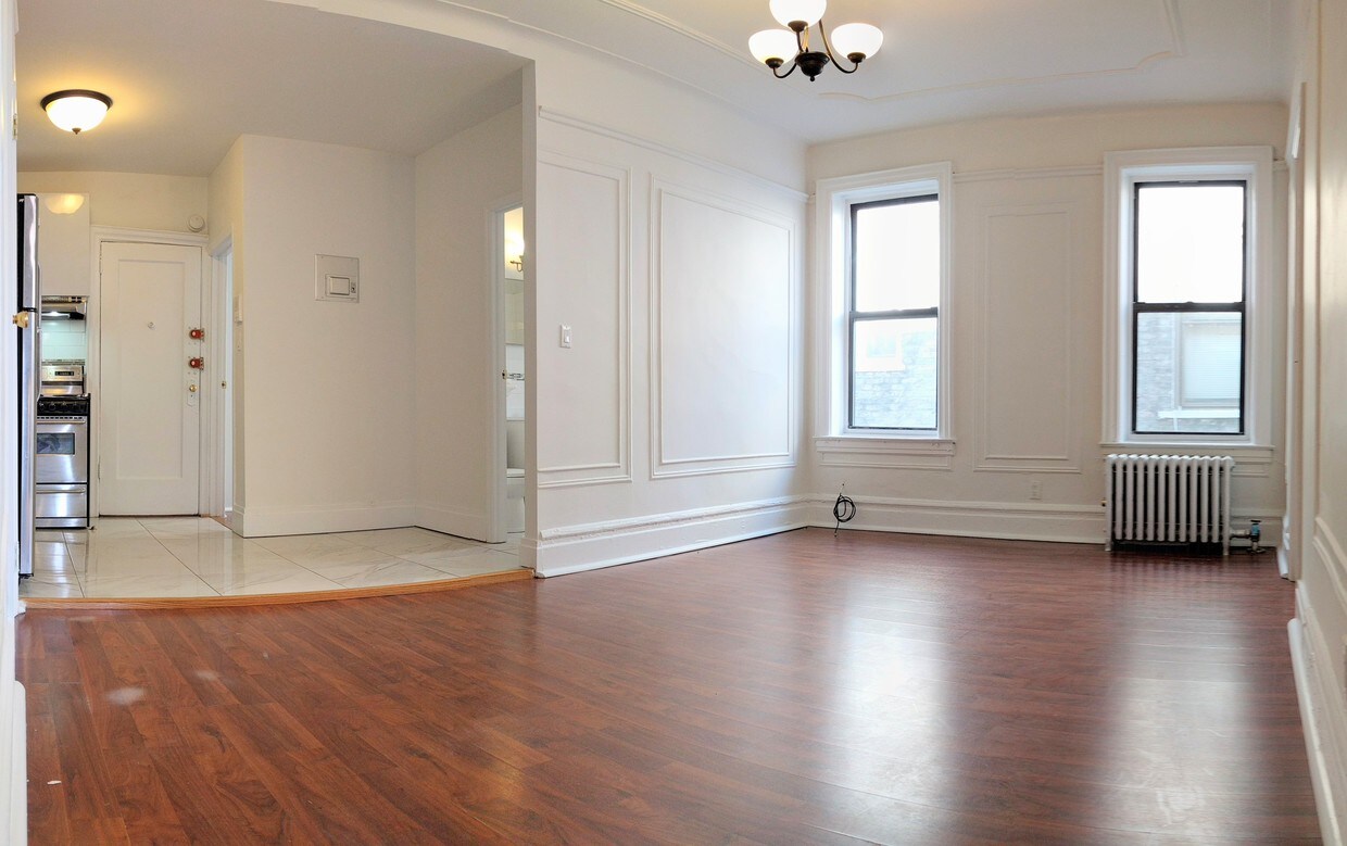 Primary Photo - 812 Crown St