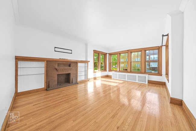 Building Photo - 4055 W Nelson St