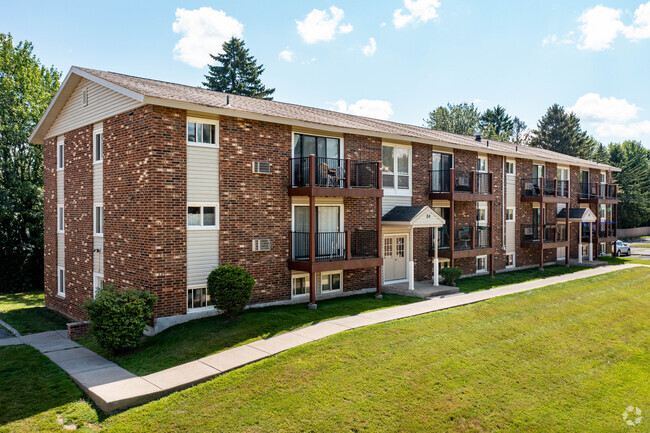 Building Photo - Brentwood Village Apartments