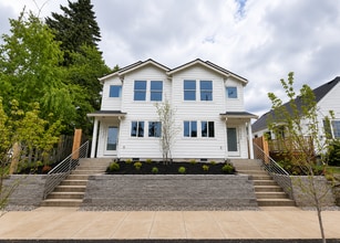 Building Photo - 5734 NE 10th Ave