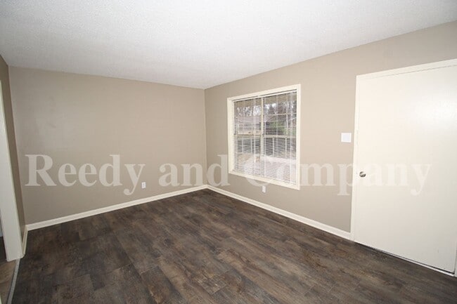 Foto del edificio - 3777 McCain Rd