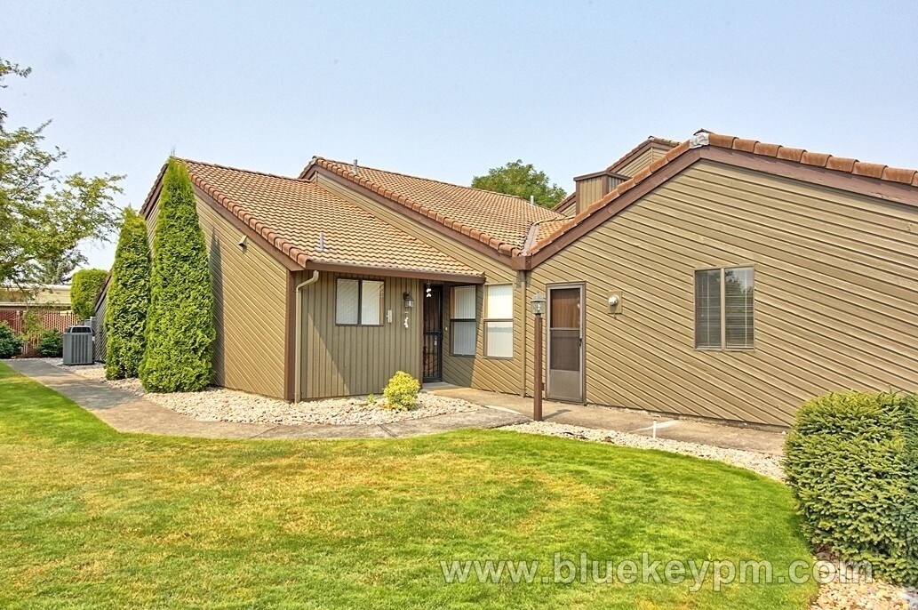 Primary Photo - 2 Bed, 2 Bath Townhouse in Felida/Salmon C...