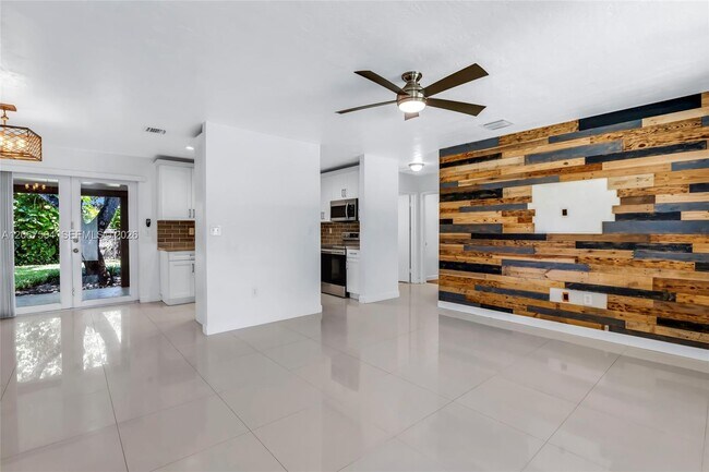 Building Photo - 9841 Dominican Dr