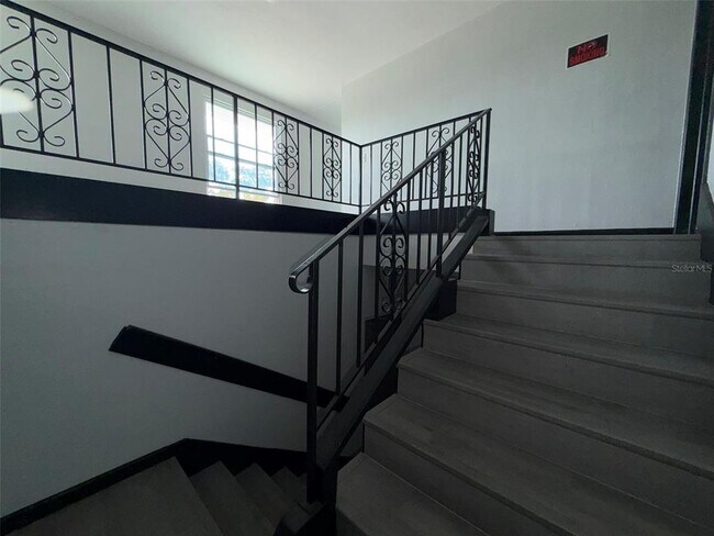 Foto del edificio - 2400 25th St N