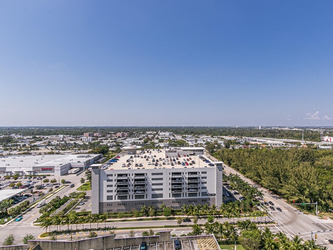 Building Photo - 15051 Royal Oaks Ln