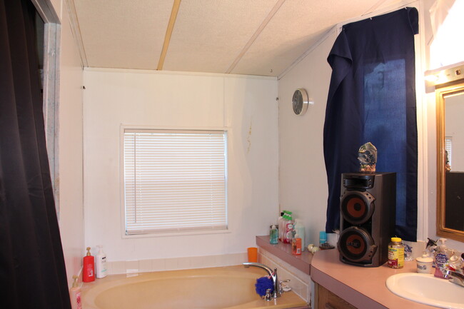 Building Photo - 4120 Spiker Ln