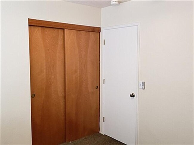Building Photo - Brand new interior painting
