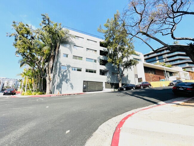 Building Photo - 8401 Fountain Ave