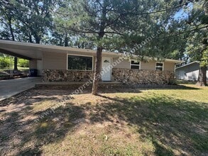 Building Photo - 1016 Kentwood Dr