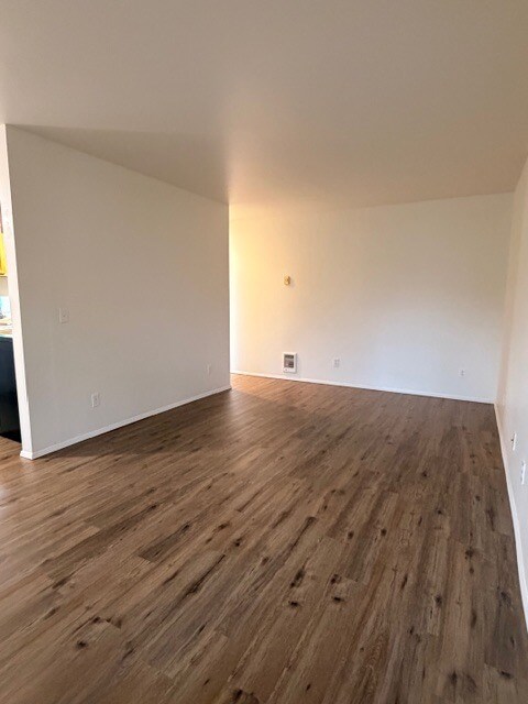 Foto del edificio - 327 S Forrest St