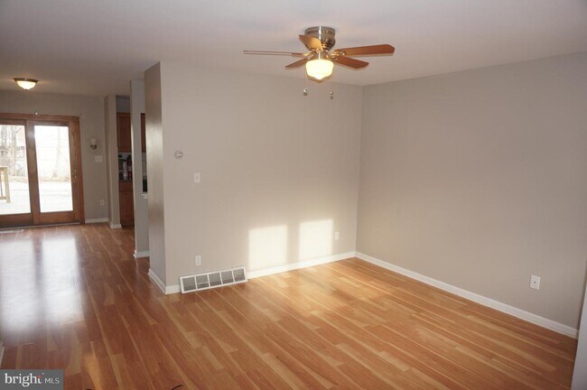 Building Photo - 241 Coates St