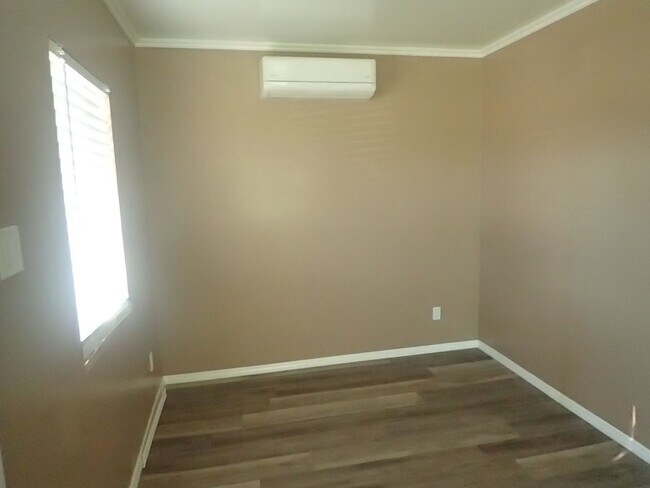 Foto del edificio - 332 W Ridgecrest Blvd