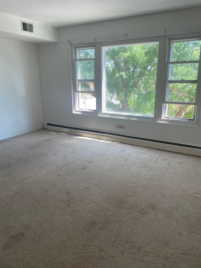 Foto del edificio - 9504 Lawrence Ct