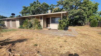 Building Photo - 2254-2256 Suzette Ave