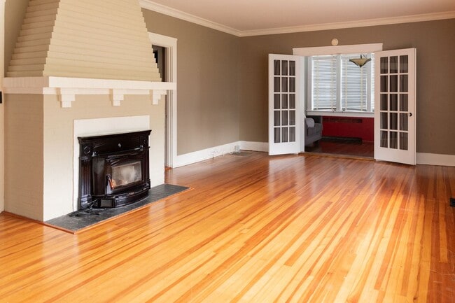 Building Photo - DOWNTOWN WILMINGTON! Available now ~ Close...