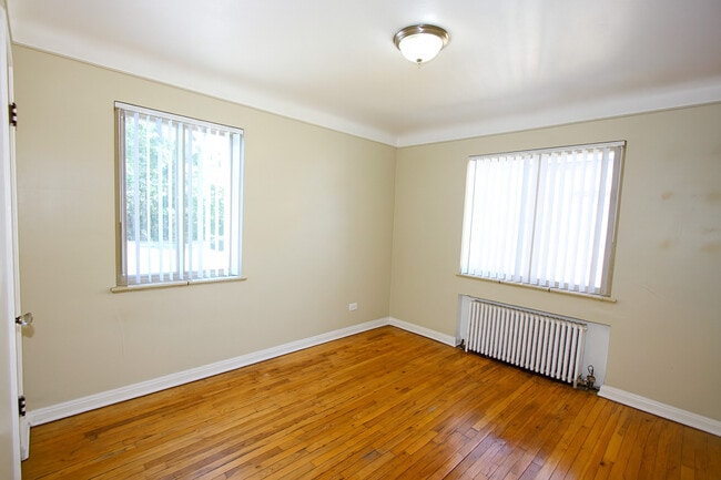 South and West bedroom Windows - 1531le